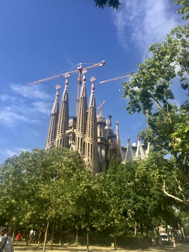 巴塞隆納不可錯過的景點之一～聖家堂⛪️⛪️💕💕