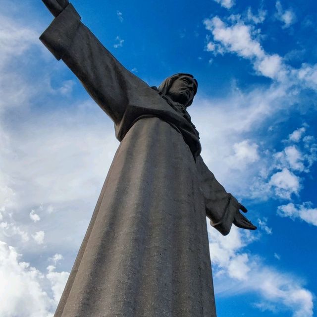 Jesus overlooking the city of Lisbon