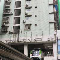 A train that runs through a building 🙉😳Chongqing