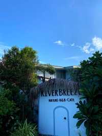 คาเฟ่และที่พักริมน้ำใกล้กรุงเทพ Riverbreeze Cafe