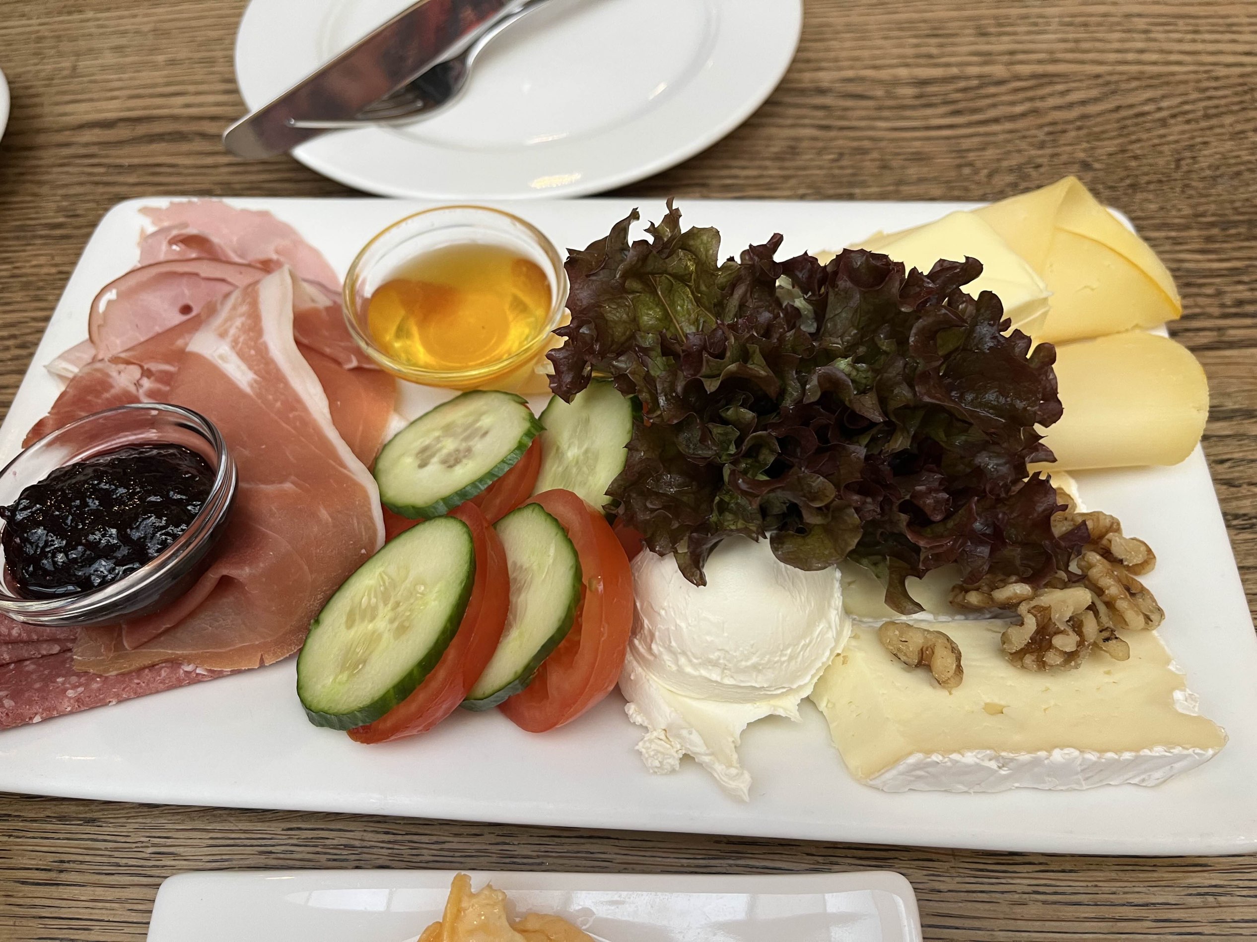 Cologne Travel Guide 2023 Things to Do, What To Eat & Tips