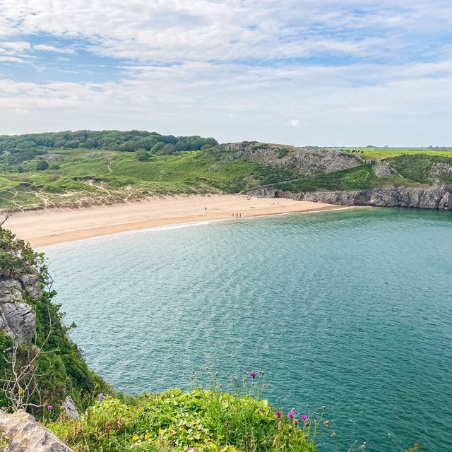A gorgeous “hidden” beach in Wales!