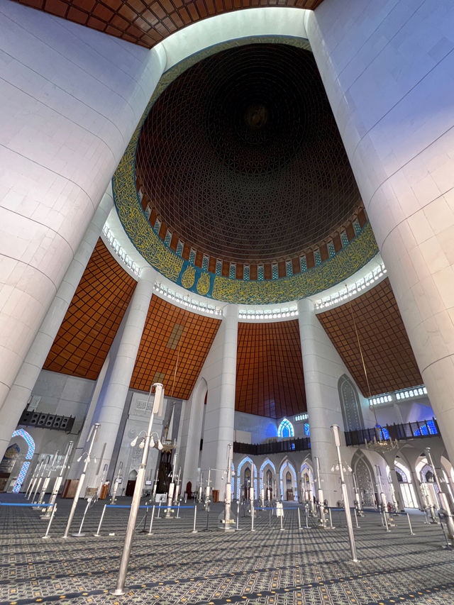 Kuala Lumpur's offbeat check-in spot 🦋 The only blue mosque in the world that scores full marks for healing.