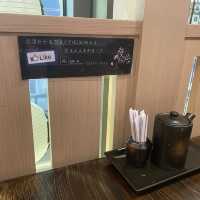 滿佈紫藤花的日式居酒屋