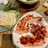 หมูกะทะของโรงแรมรามาดา, เขาหลัก น้ำจิ้มอร่อยเด็ด
