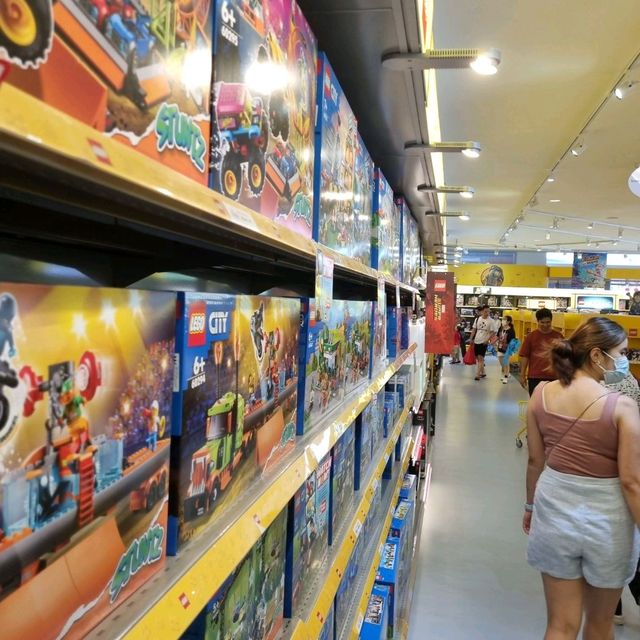 The LEGOLAND BIG Toyshop(Photo Ed)