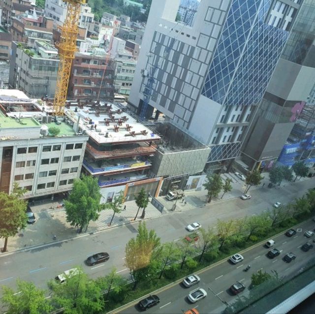 대한민국 핫플레이스 신사 가로수길에서 5분거리에 위치한 안테룸