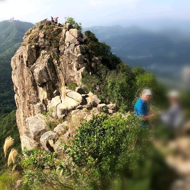 愛女5歲上獅子山頭