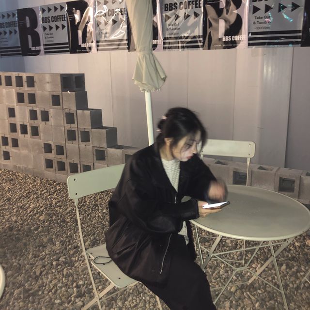 밤샐 카페 찾다가 간! 🥨신당 BBS🥨