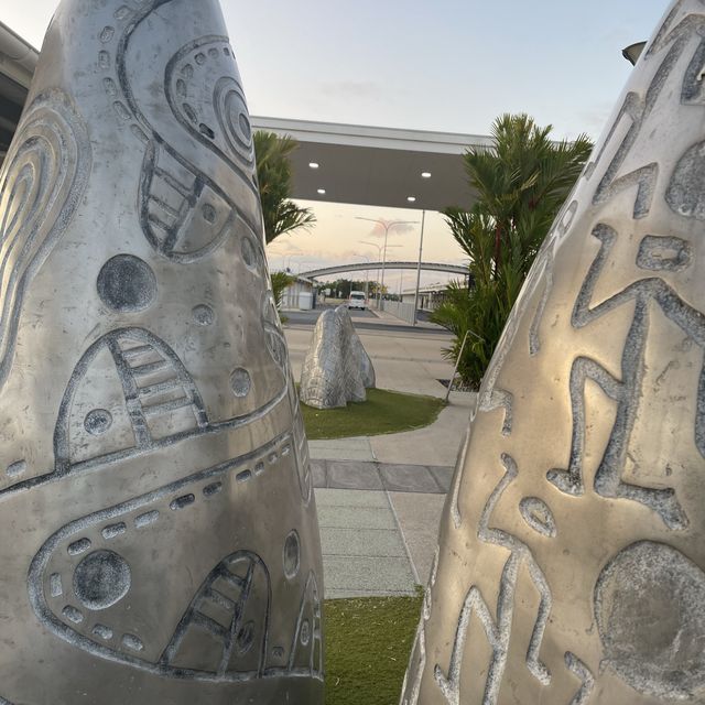 鳥の鳴き声に包まれた空港