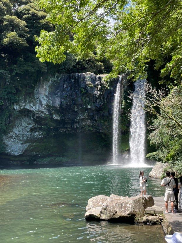 일행끼리 단체샷 찍기좋은 서귀포의 절경🏞️