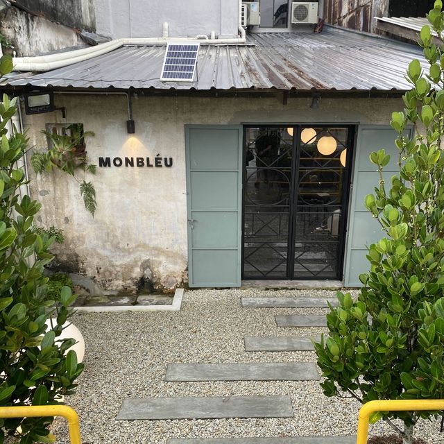 MONBLUE CAFE