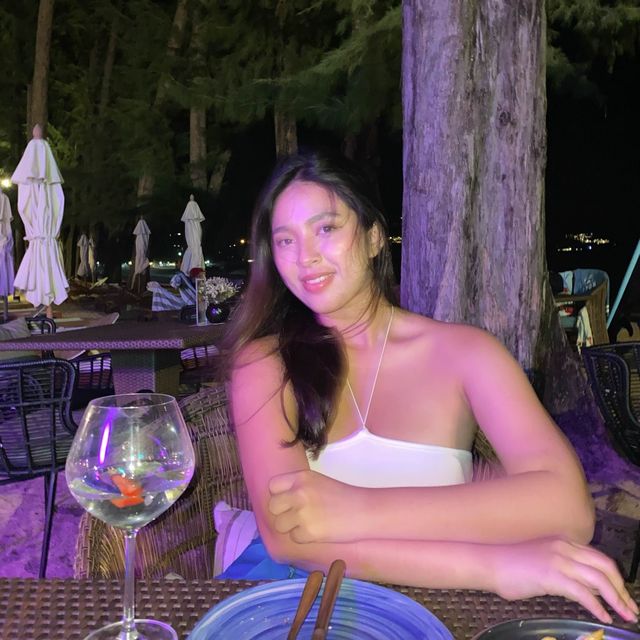 Pine beach bar : คาเฟ่ใน intercontinental phuket 