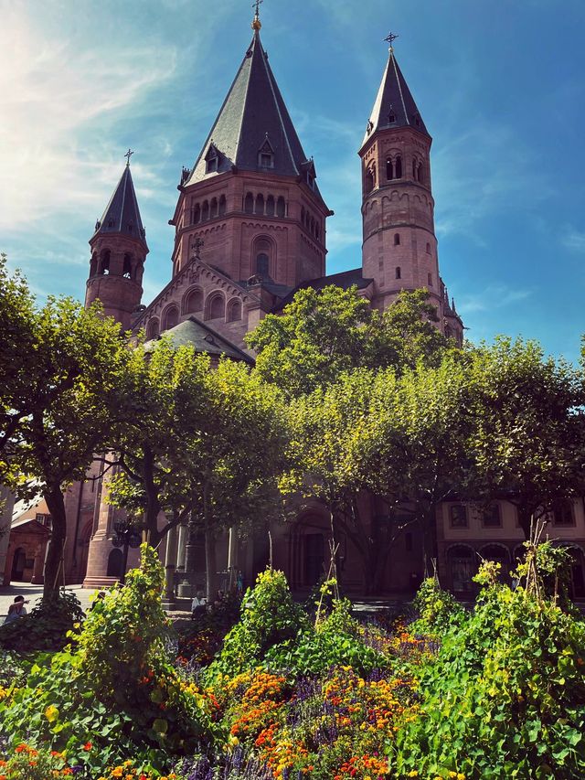 Enjoy the fountains in Old Town Mainz