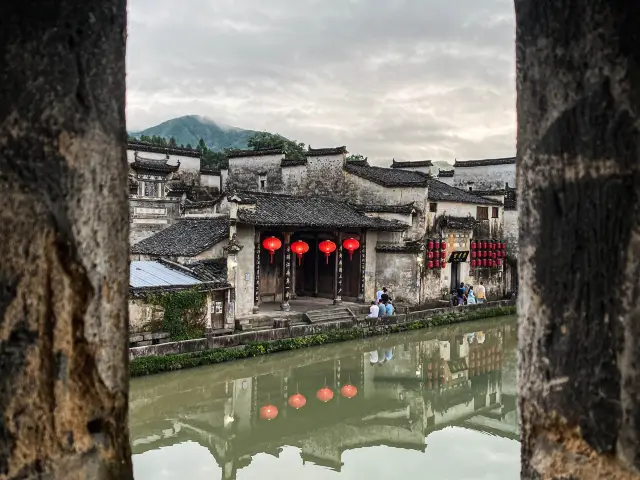 Pretty old village in front of Huangshan 🏔️