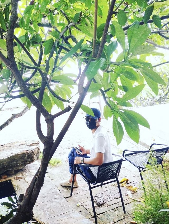 Drip Rim Lay Cafe มินิมอลริมชายหาดหัวหิน