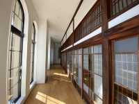 京都最古のコンクリート造りの小学校校舎に宿泊できます。