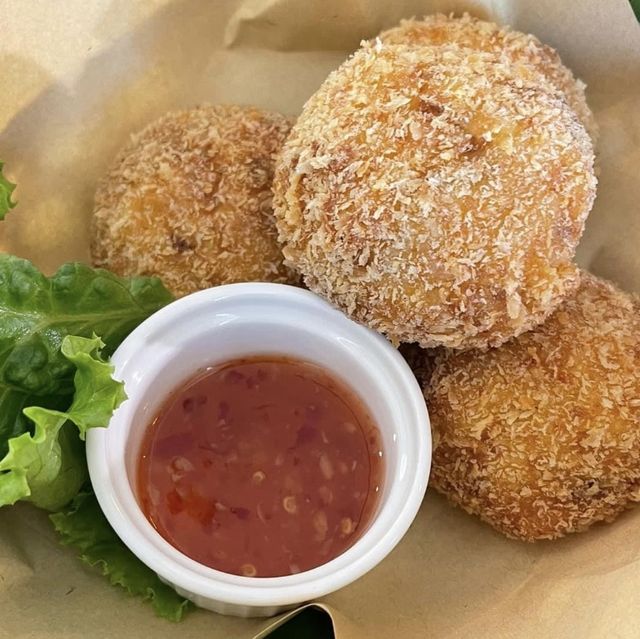 苑裡祕境餐廳🍴｜藍天綠地游池盡收眼底🌺