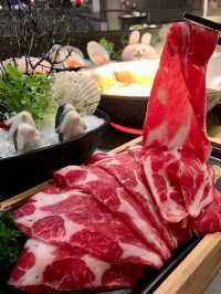 【✨湊湊火鍋店🍲 可愛企鵝造型墨魚丸 任添鴨血豆腐😻 仲有夜市遊戲區😆】