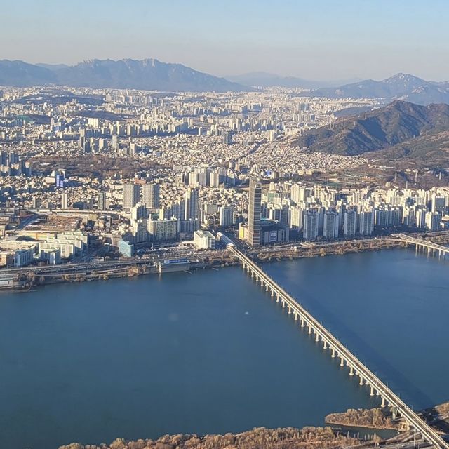서울 전경을 내려다볼수 있는 서울 스카이 