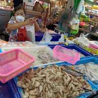 เดินช้อปปิ้งตลาดบัญญัติทรัพย์ ย่านลาดกระบัง
