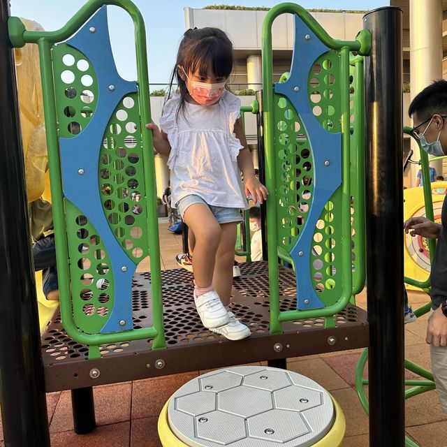 山頂廣場戶外兒童公園