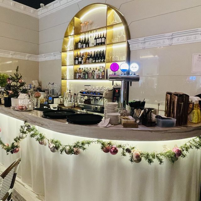 ⚜️人氣打卡餐廳ROYAL INN 