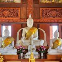 วัดอ่าวน้อย ____พระอุโบสถไม้สักทอง____