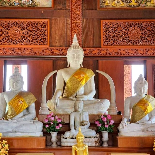 วัดอ่าวน้อย ____พระอุโบสถไม้สักทอง____