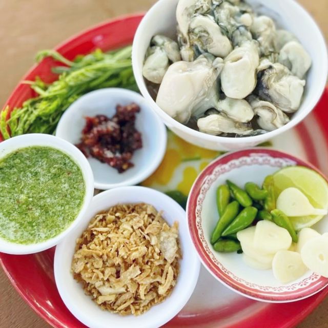  อูเล้งคาเฟ่ (Ouleng Cafe)​ ดูหนังกลางแปลงจอใหญ่!!