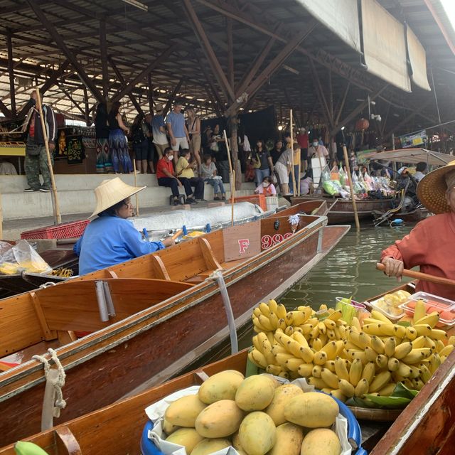 Floating on a Floating Market 🛶🇹🇭