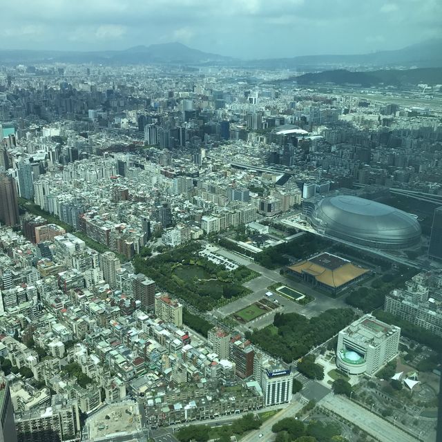 從高處遠眺台北迷你房屋，尋找藏身台北的秘密-101眺望台