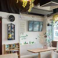 Homey upstairs cafe with board games 