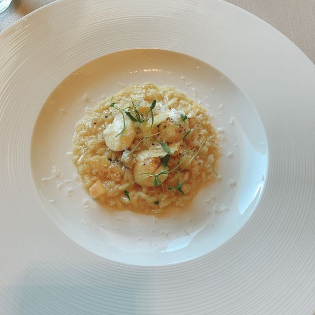 ラグジュアリーホテルでランチ【セントレジスホテル大阪】