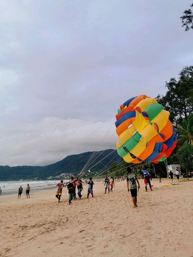 หาดป่าตอง​ เที่ยวได้ทั้งกลางวัน​ กลางคืน