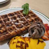 令人流晒口水嘅外脆內軟Waffle及招牌鑊仔薯粒