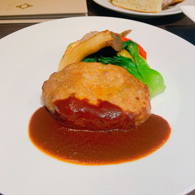 諏訪湖を臨みながら食事ができるレストラン
