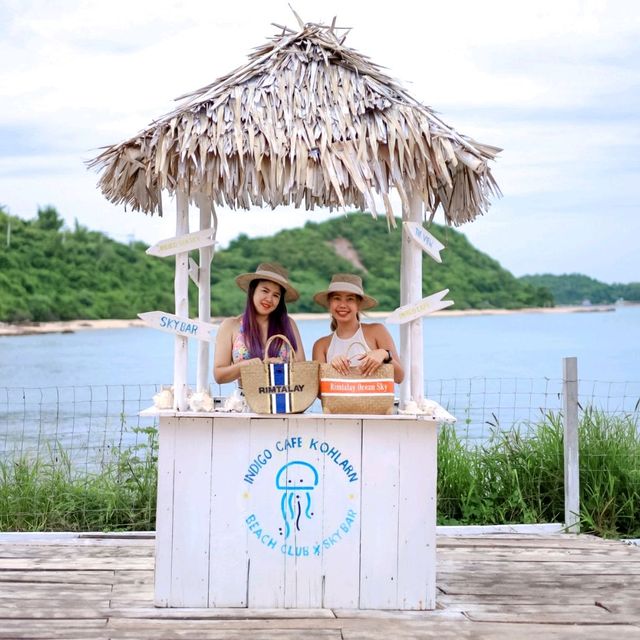 ที่พักสวยสุดมินิมอลริมทะเลเกาะล้าน 〰️