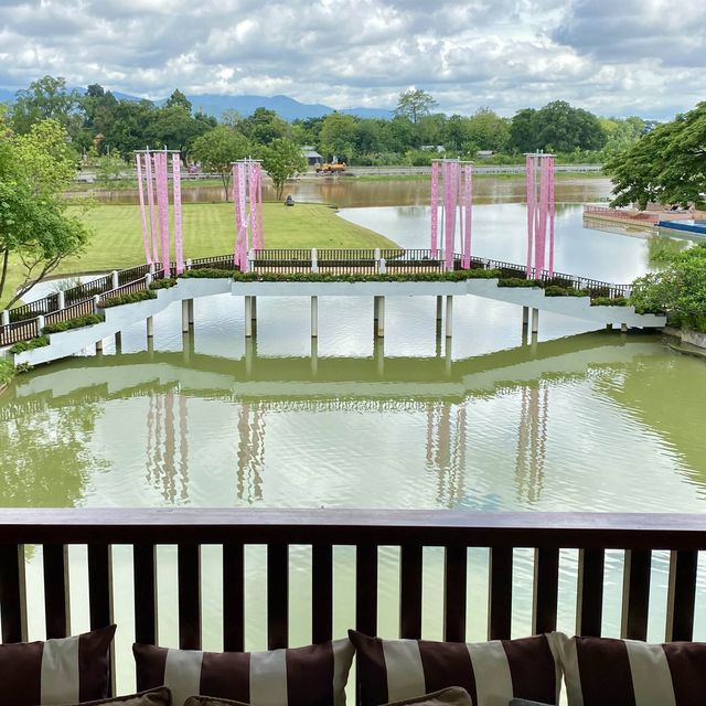 เรียบแต่หรู ที่เน้นบรรยากาศล้านนา ริมแม่น้ำกกเต็มๆ