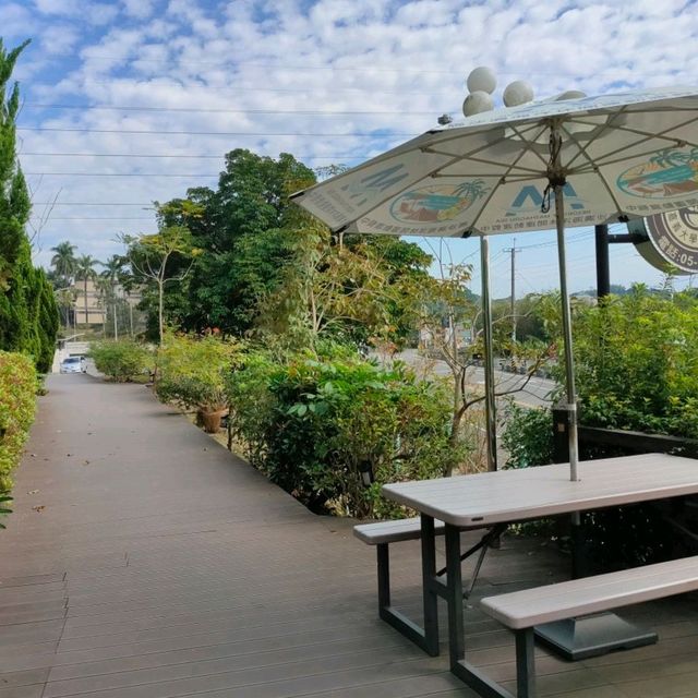 嘉義大學農產品展售中心-庭園造景戶外用餐區