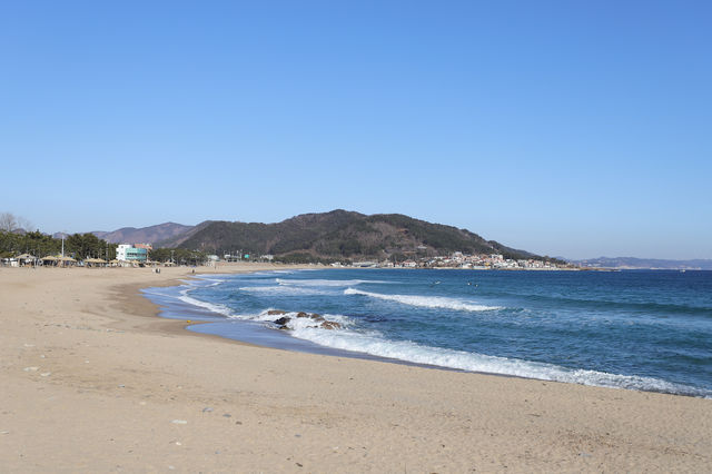 영덕 장사상륙작전 전승기념관 바다위 기념관