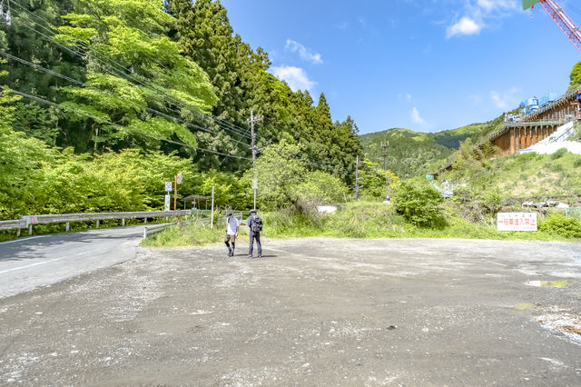 新緑の小仏バス停付近