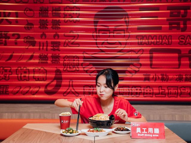 193妹與「三小辣」化身譚仔姐姐 193妹與「三小辣」化身譚仔姐姐