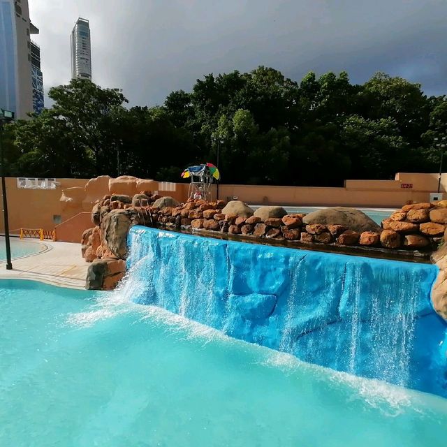 好享受於九龍公園泳池游水