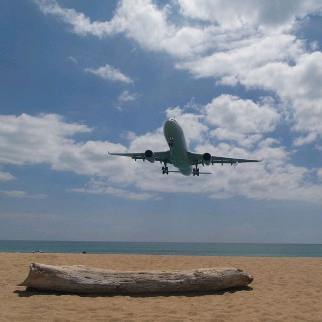 ชมเครื่องบิน หาดไม้ขาว