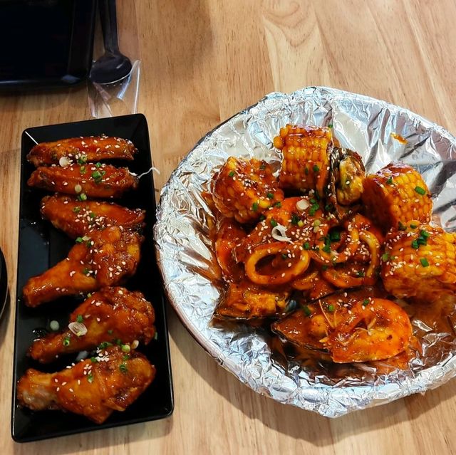 By NNew Korean Fried Chickenไก่ทอดซอสเกาหลีบายนิว