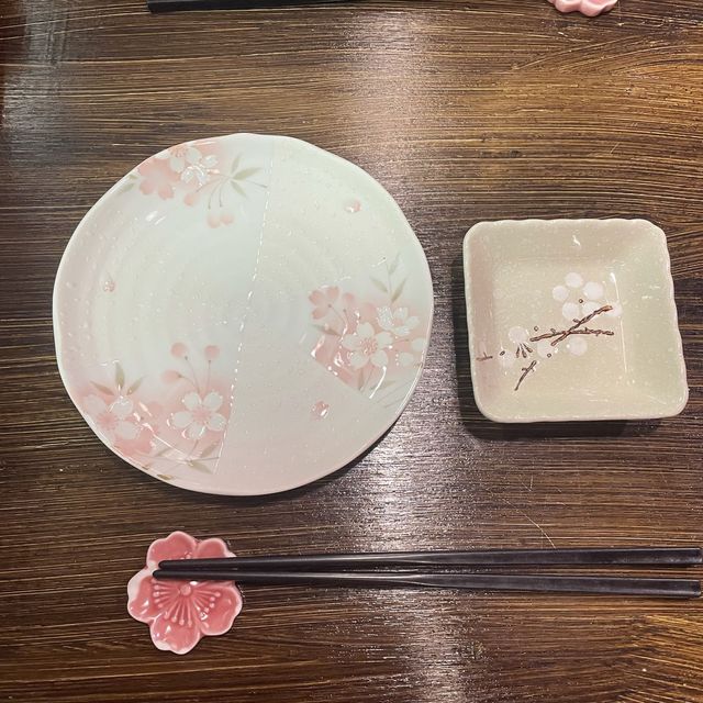 滿佈紫藤花的日式居酒屋