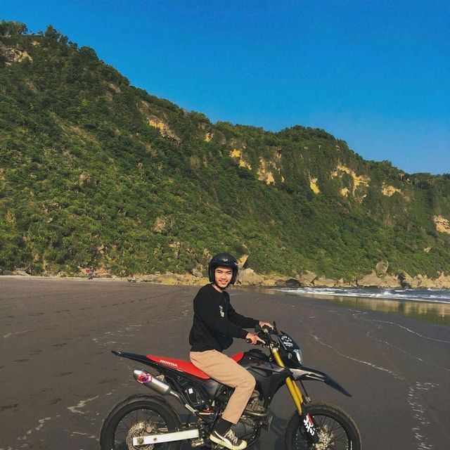 PARANGTRITIS BEACH