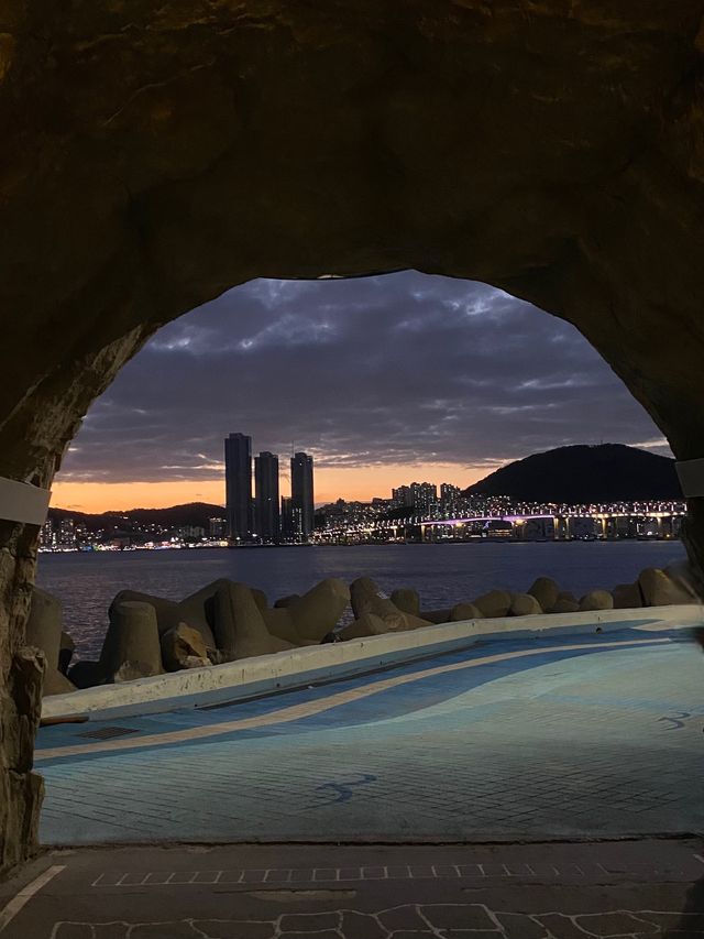 야경과 노을, 바다를 한눈에 ‘흰여울 해안터널’