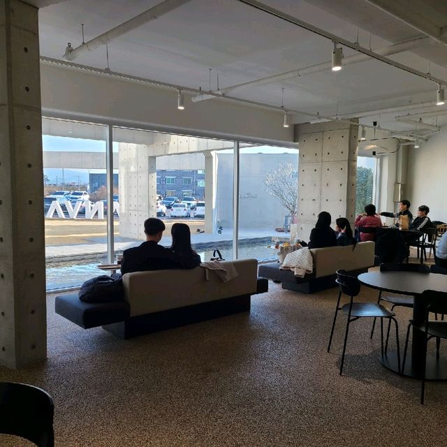 [전주 카페] 전주 근교 미술관 같은 "캔버스"카페 